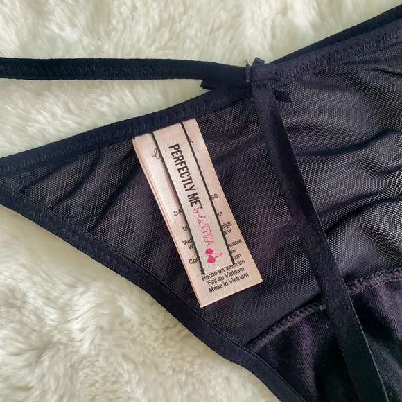 La Senza Red Satin Linergie Set in Size Small NWT - Picture 9 of 9